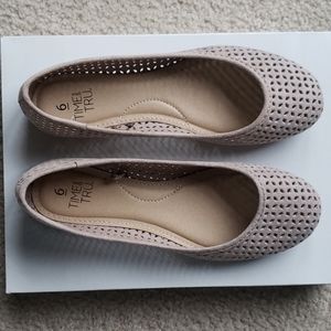 Nude flats